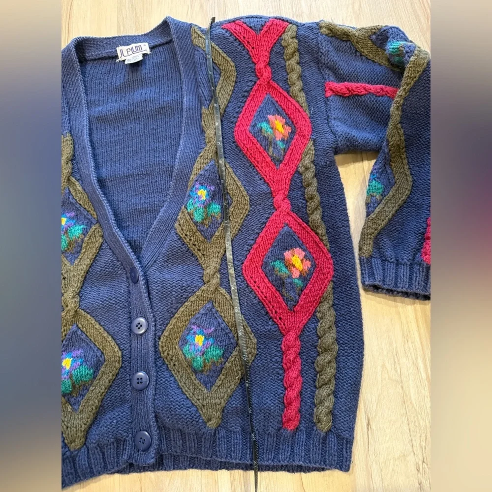 Vintage 1980s JL Plum Women's Vibrant Knit Cardigan large